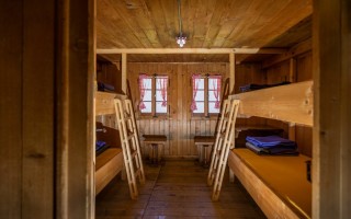 Un des 5 dortoirs du Refuge de la Tour (45 personnes), 4 chambres double complètent l'offre d'hébergement