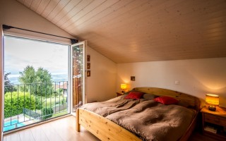 Chambre à coucher avec vue sur le lac
