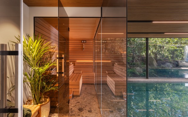 Sauna/Hammam avec douche et piscine intérieure